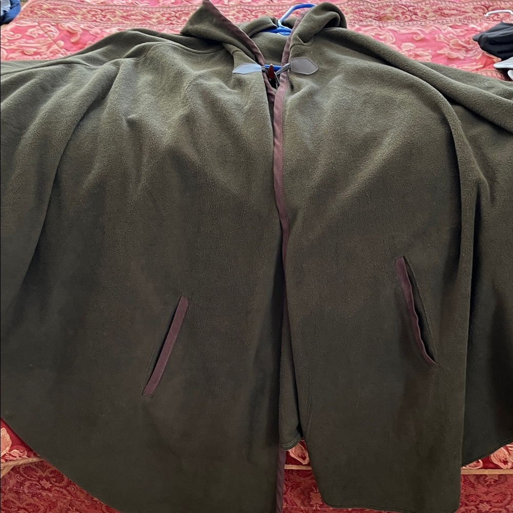 Elegant Army Green/Olive Hooded Cape - Picture 7 of 7